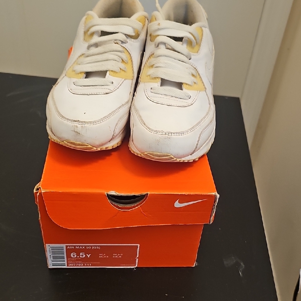 Nike White Classic Sneakers Low-Top